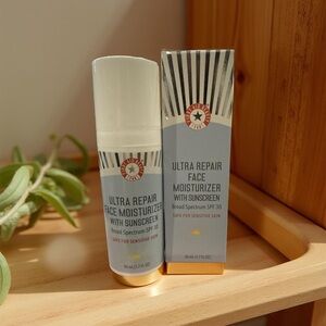NIB•First Aid Beauty Ultra Repair Face Moisturizer with SPF 30